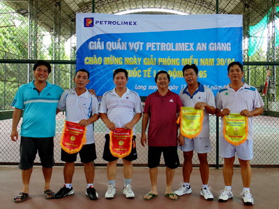 Giao lưu giải quần vợt chào mừng 30/4 và Quốc tế lao động 01/5