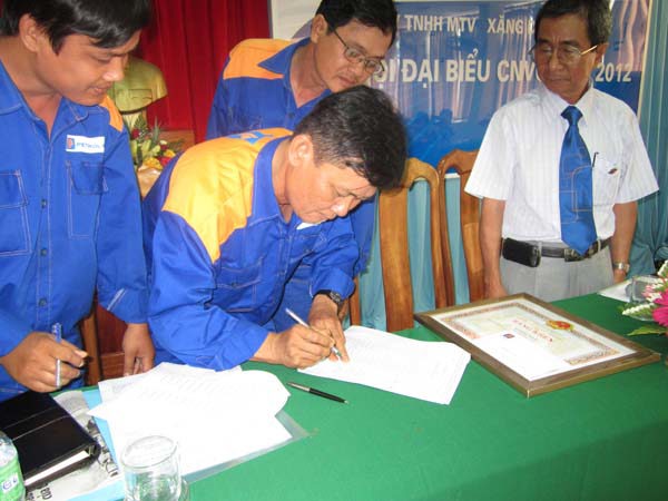 Triển khai nhiệm vụ SX-KD năm 2012