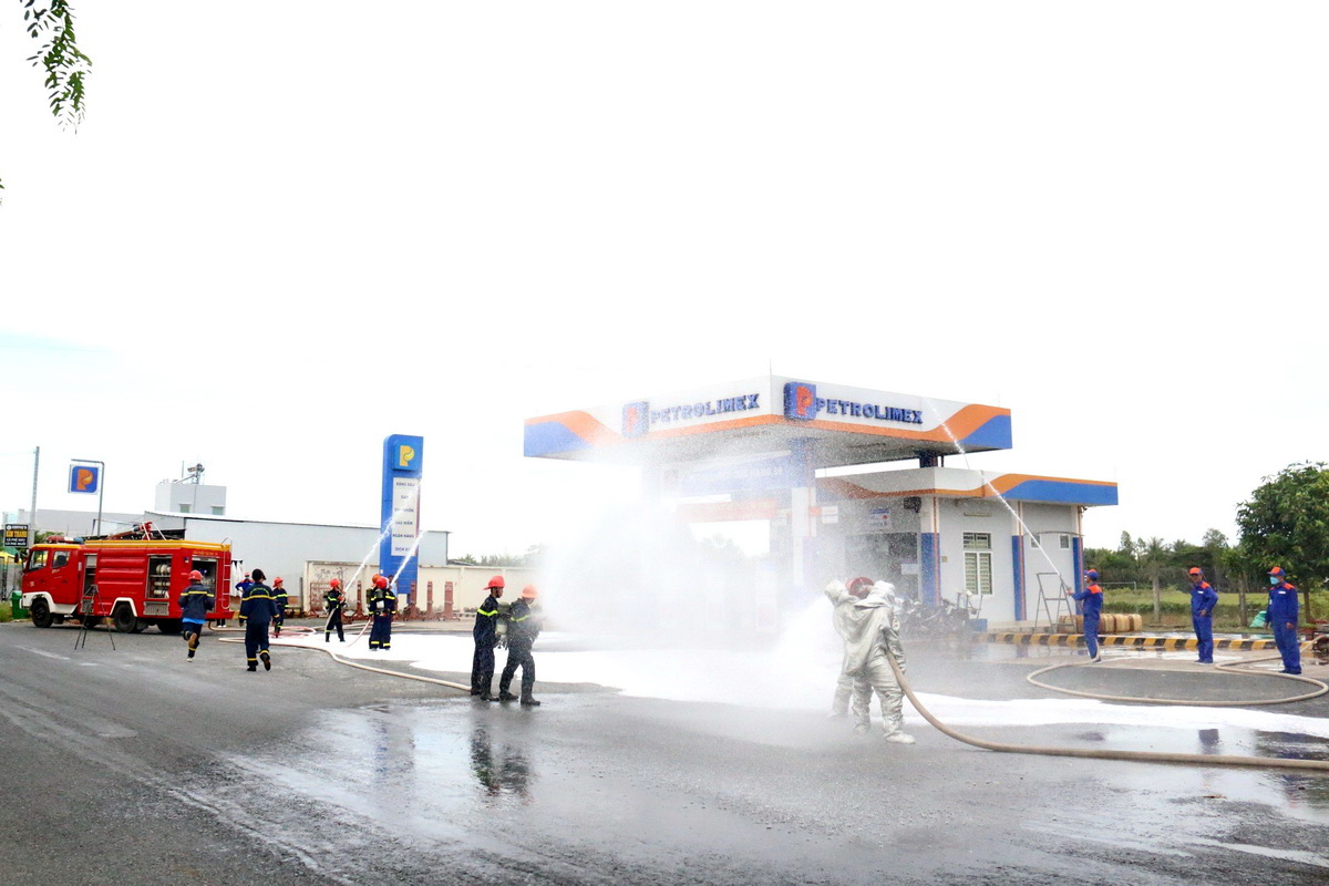 Petrolimex An Giang thực tập chữa cháy CHXD
