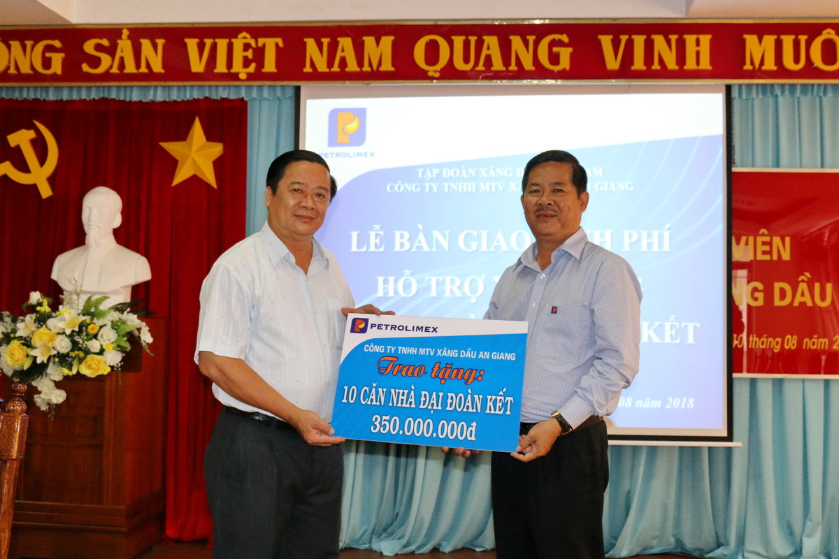 Hỗ trợ xây 10 căn nhà tặng hộ nghèo