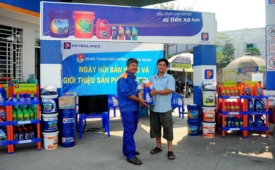 Hoạt động đoàn gắn chặt với phát triển sản xuất kinh doanh