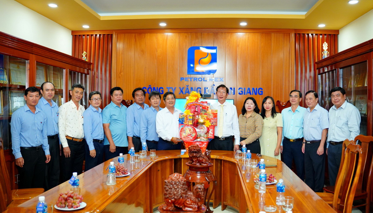LÃNH ĐẠO TỈNH THĂM VÀ CHÚC TẾT PETROLIMEX AN GIANG