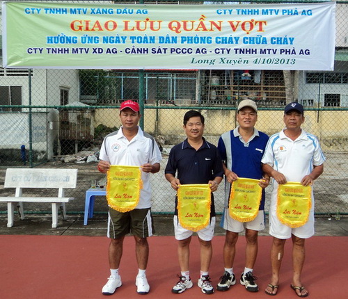 Giao lưu quần vợt hưởng ứng “Ngày toàn dân phòng cháy và chữa cháy” 4-10