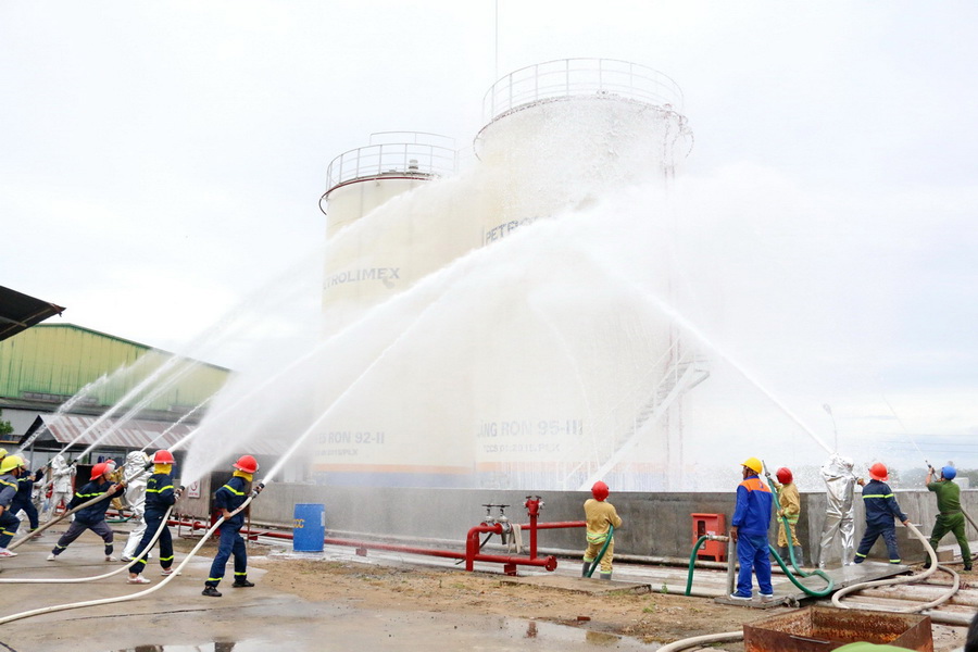 Thực tập chữa cháy Kho xăng dầu