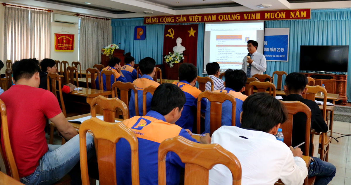 Tổ chức huấn luyện ATVSLĐ cho người lao động