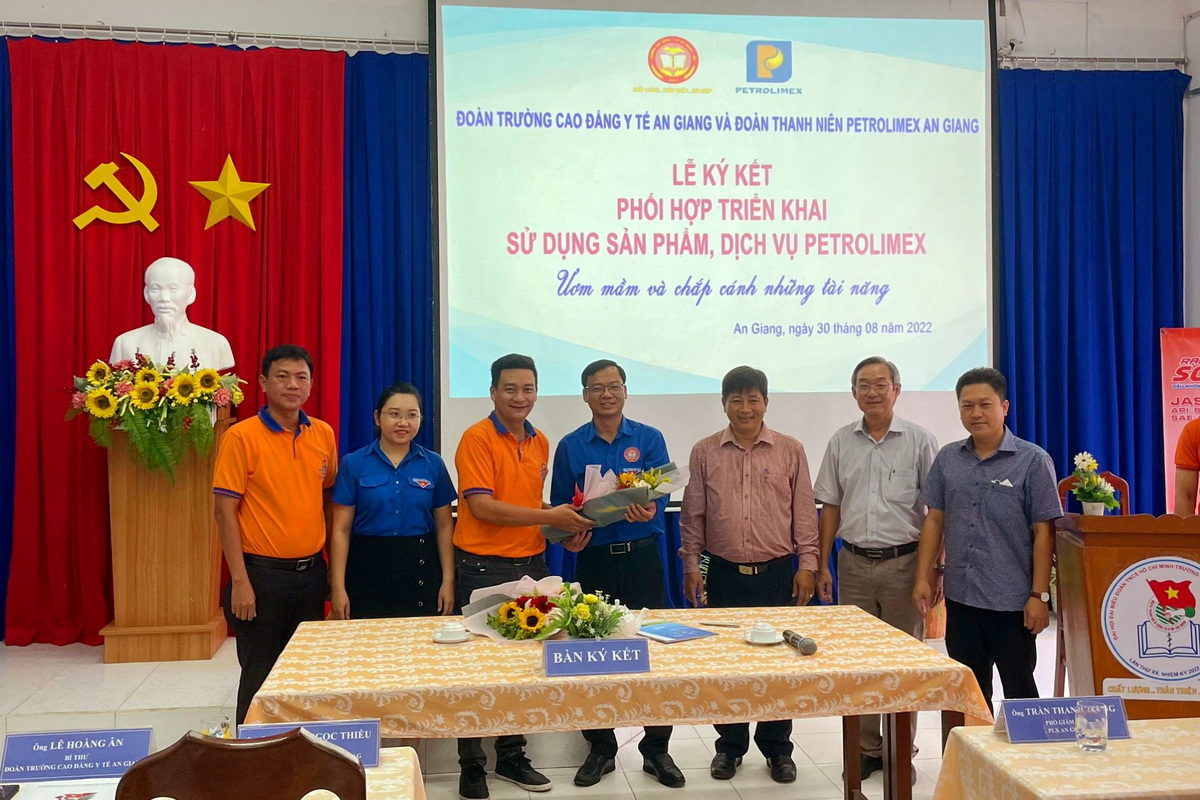 Ký kết hợp tác tạo quỹ học bổng cho sinh viên