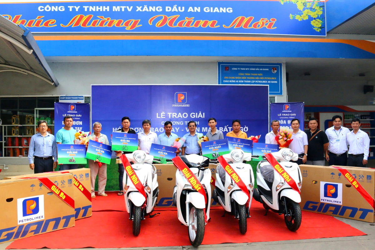 Tổ chức trao giải chương trình “Hóa đơn trao tay - Vận may bất ngờ”