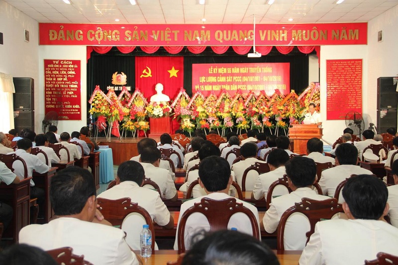 Chủ tịch kiêm giám đốc Petrolimex An Giang vinh dự nhận bằng khen của Bộ Công an