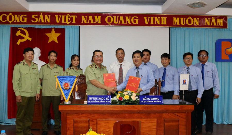 Lễ ký kết Quy chế phối hợp giữa Cục QLTT An Giang và Petrolimex An Giang