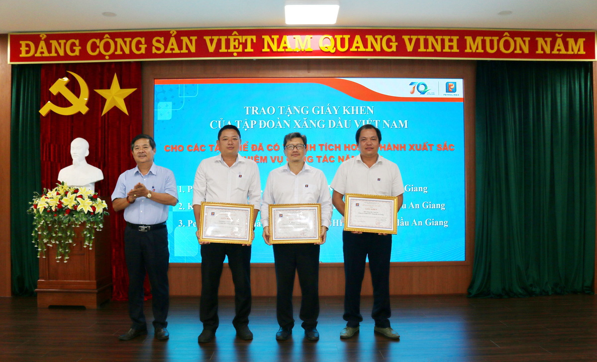Sơ kết công tác Đảng và SXKD 6 tháng đầu năm 2025