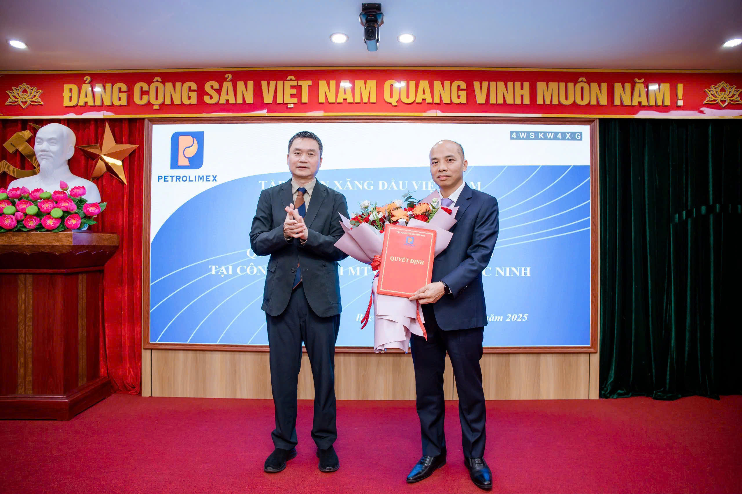 Lễ công bố Quyết định về công tác cán bộ tại Công ty TNHH MTV Xăng dầu Bắc Ninh