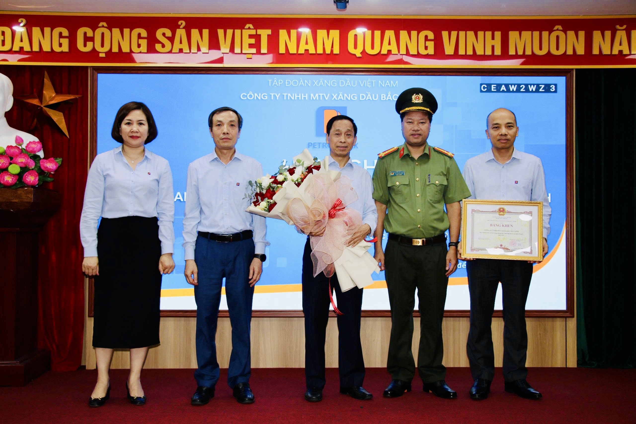 Công ty Xăng dầu Bắc Ninh nhận Bằng khen về phong trào bảo vệ an ninh Tổ quốc năm 2024