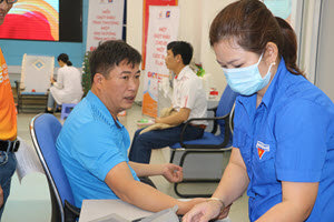 Hiến máu tình nguyện ''Giọt xăng hồng - Giọt dầu đỏ'' nghĩa cử cao đẹp của tuổi trẻ Petrolimex Lâm Đồng