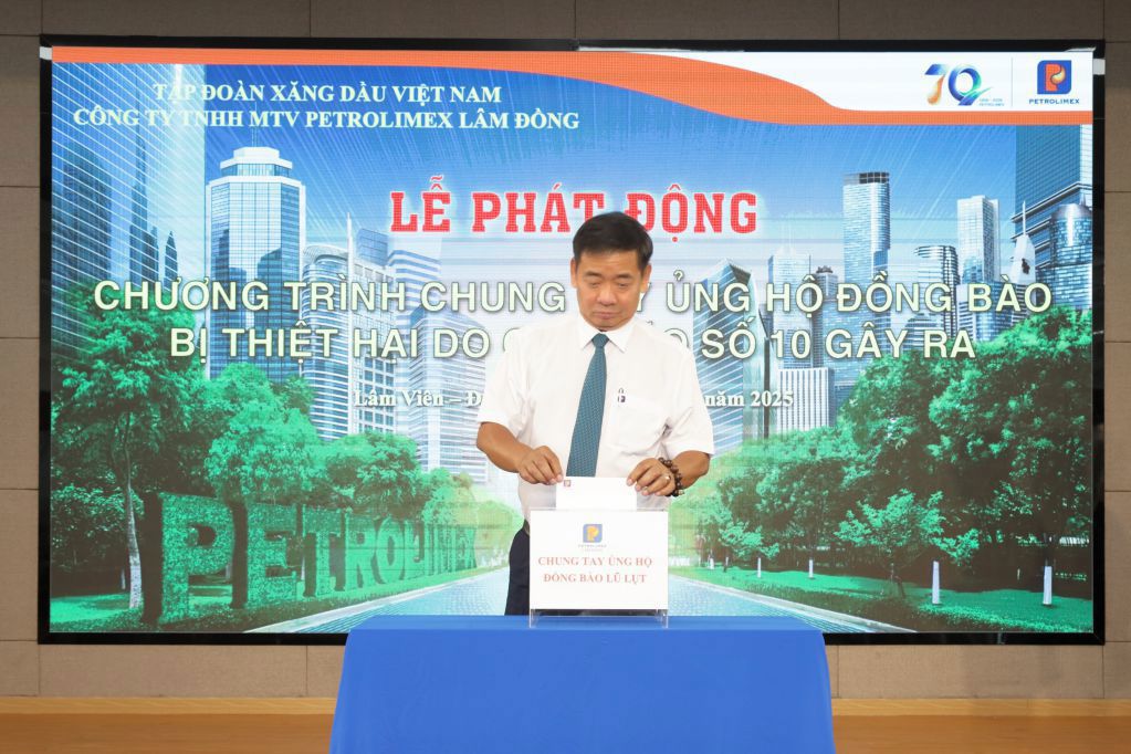 Petrolimex Lâm Đồng chung tay ủng hộ đồng bào bị thiệt hại do cơn bão số 10 gây ra