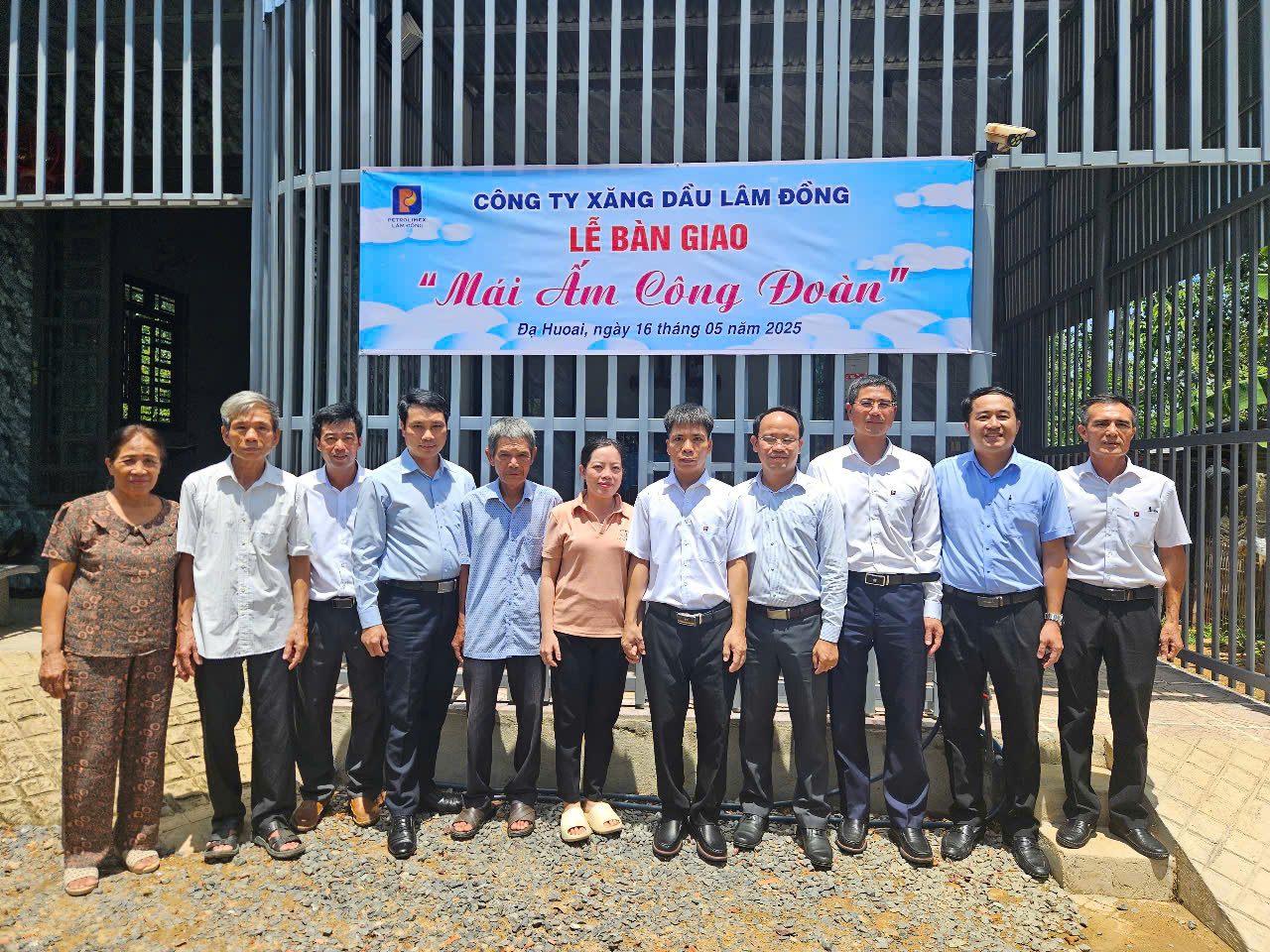 Petrolimex Lâm Đồng trao nhà “Mái ấm Công đoàn” cho anh Nguyễn Đức Thiện nhân dịp Tháng Công nhân