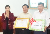 Lãnh đạo Tỉnh khen thưởng Petrolimex Bình Định