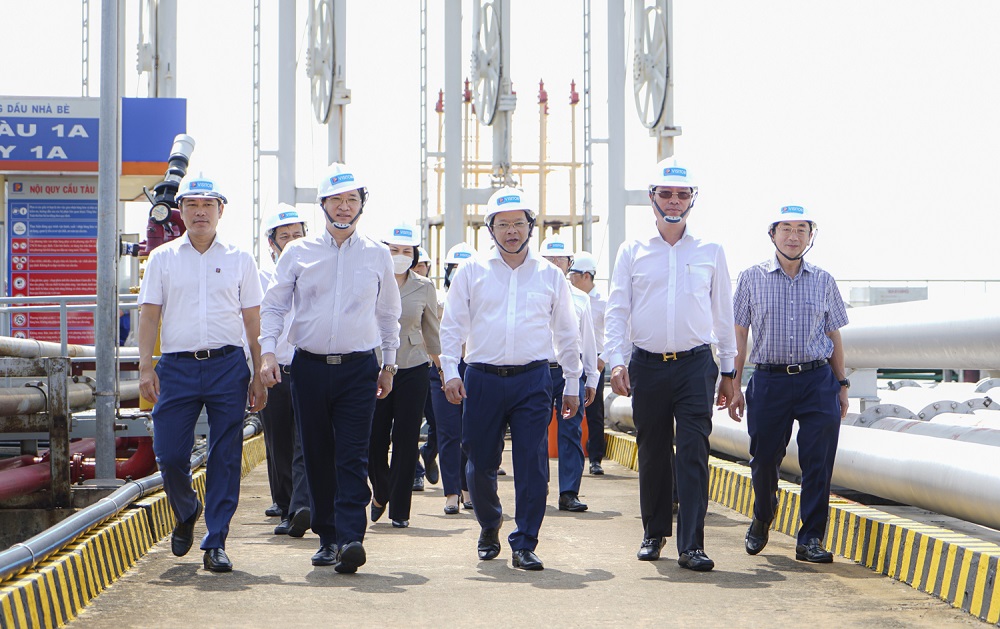 Central Economic Commission delegation pays a working visit to Nha Be Terminal