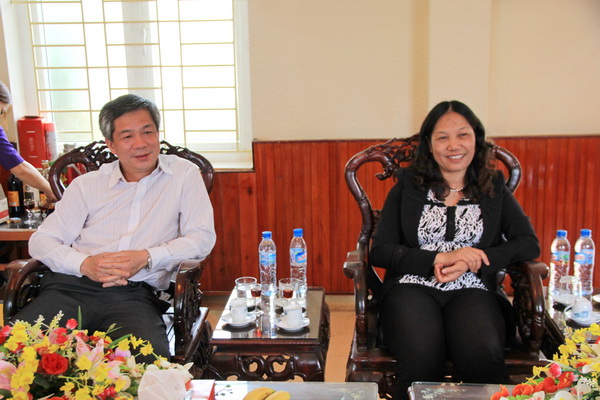 Đồng chí Đinh Thái Hương thăm, làm việc với Liên đoàn Lao động tỉnh Điên Biên