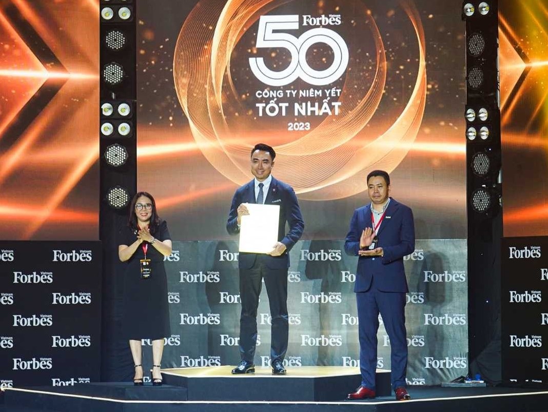 Petrolimex tiếp tục được vinh danh “Top 50 công ty niêm yết tốt nhất Việt Nam" năm 2023