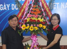 Lãnh đạo tỉnh chúc mừng Petrolimex Quảng Trị nhân Ngày Doanh nhân Việt Nam (13/10)