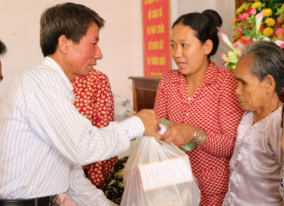 Chung tay chăm lo người nghèo đón Tết tại Kiên Giang