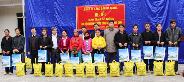 Petrolimex Hà Giang chung sức giúp đồng bào xóa đói giảm nghèo
