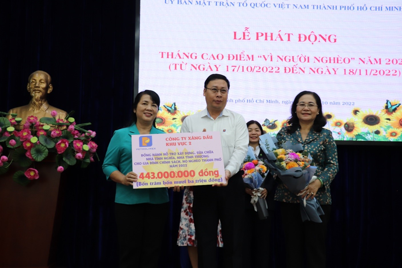 Petrolimex Sài Gòn ủng hộ 443 triệu đồng hưởng ứng Tháng cao điểm  “Vì người nghèo”