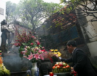 Petrolimex dâng hương tại Đài Tưởng niệm Khâm Thiên