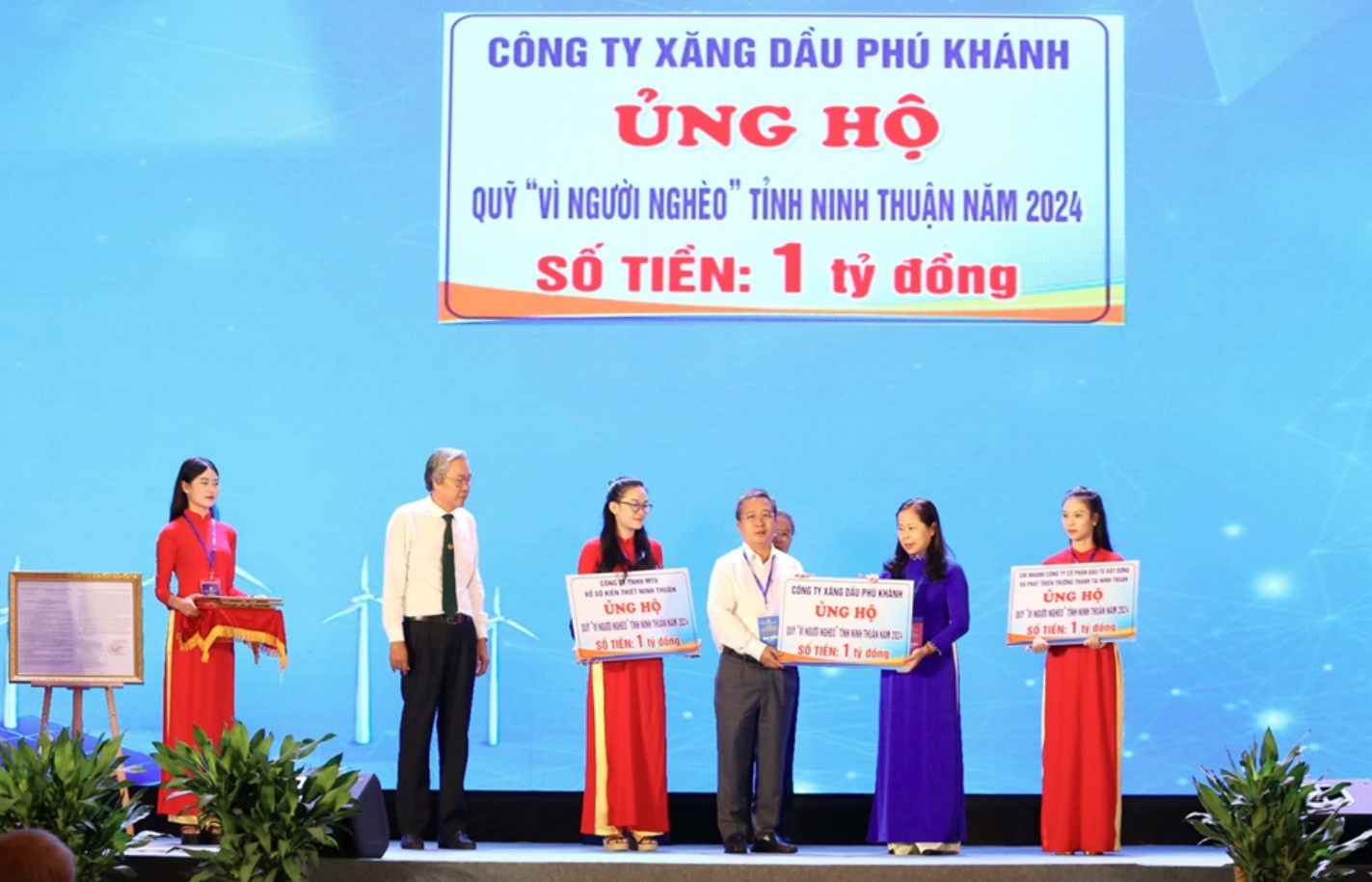 Petrolimex Khánh Hòa ủng hộ 1 tỷ đồng vào Quỹ “Vì người nghèo” tỉnh Ninh Thuận
