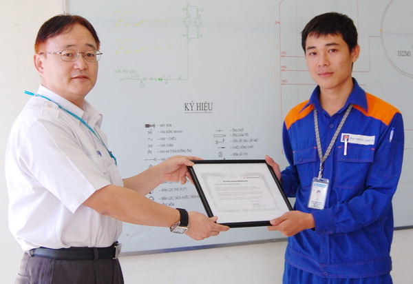 JAL commended Mr. Chinh,  Petrolimex Aviation (PA)  staff member