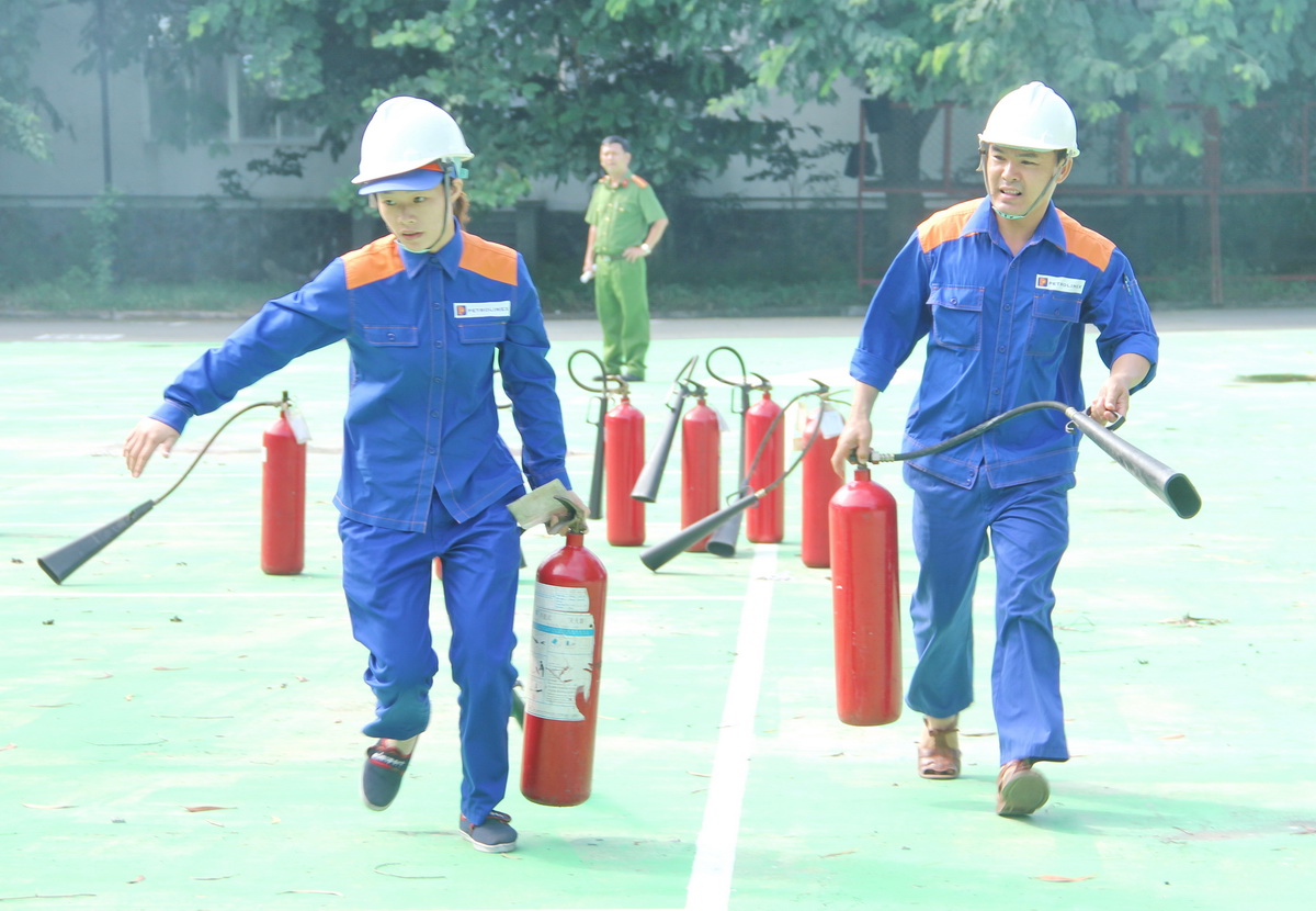 Gần 1.000 CBCNV-NLĐ Petrolimex Sài Gòn tham gia huấn luyện PCCC & CHCN