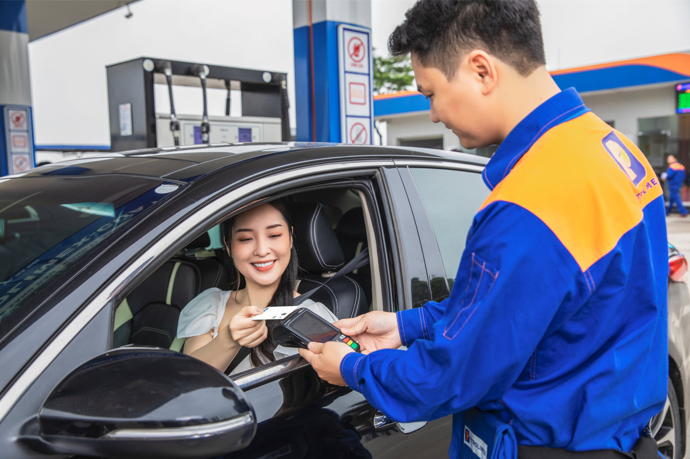 Petrolimex rolls out Visa contactless payments at petrol stations across Vietnam