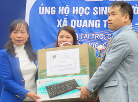 Petrolimex Cao Bằng và Vipco tặng Trường TH & THCS xã Quang Trung máy vi tính, quà trị giá 50 triệu đồng