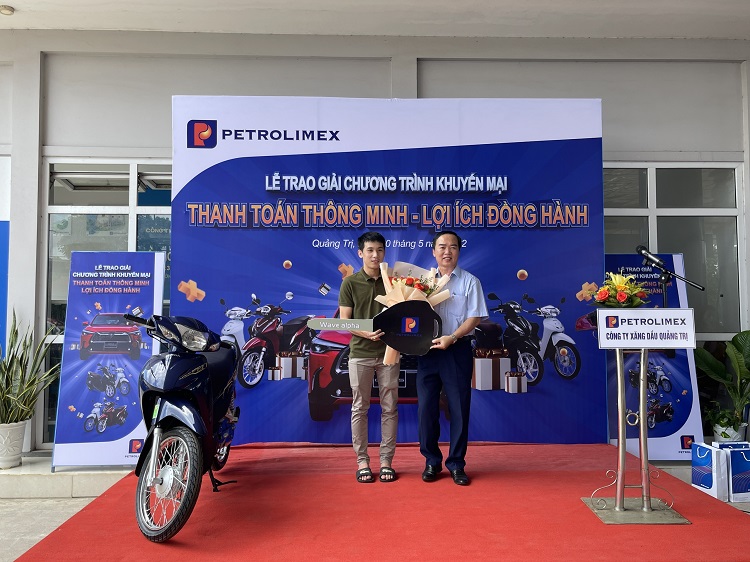 Petrolimex trao giải Chương trình "Thanh toán thông minh-Lợi ích đồng hành" tại tỉnh Quảng Trị