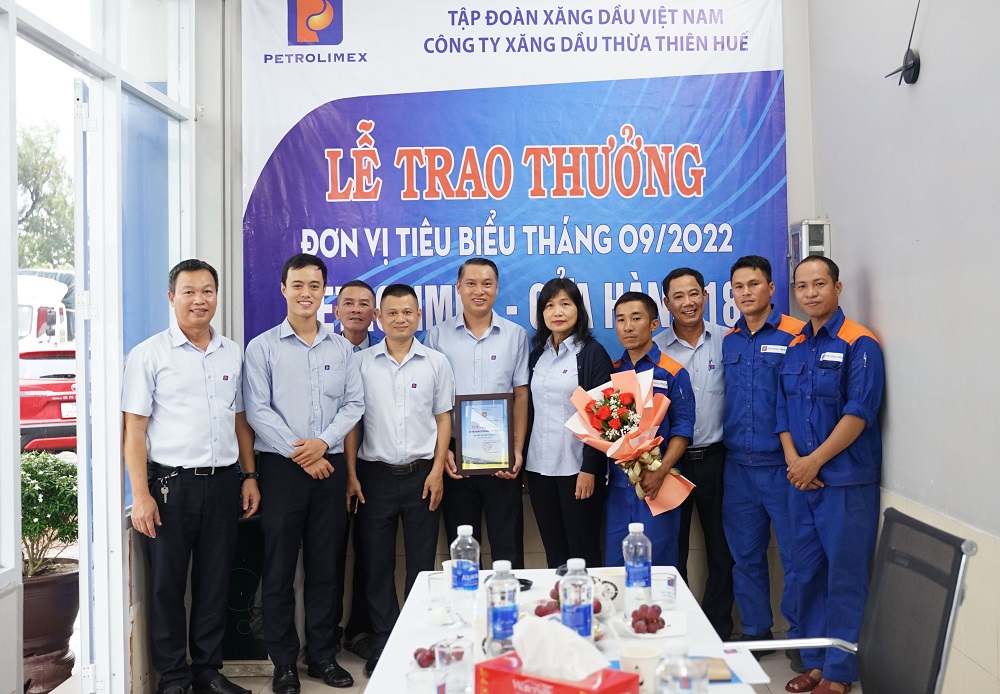 Petrolimex Thừa Thiên Huế vinh danh CHXD số 18 xuất sắc dẫn đầu thi đua tháng 09/2022