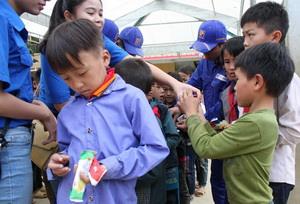 Bàn giao công trình nhà ăn tặng Trường tiểu học PTDT bán trú xã Lùng Sui