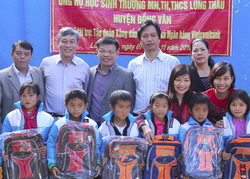 Petrolimex & Vietcombank trao quà 170 triệu đồng tặng Trường Lũng Thầu