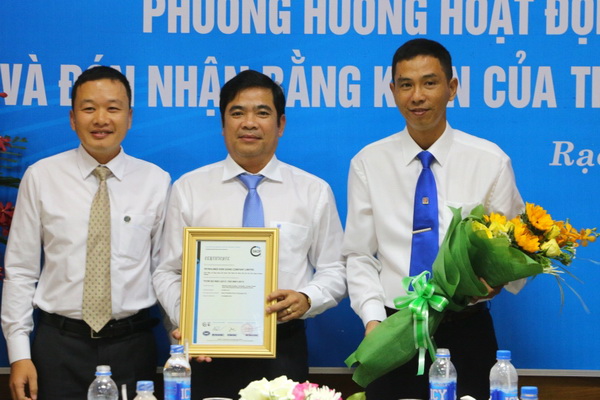 Petrolimex Kiên Giang nhận Giấy chứng nhận ISO 9001:2015