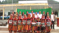 Petrolimex trao tặng các trường Lũng Cú 80 triệu đồng