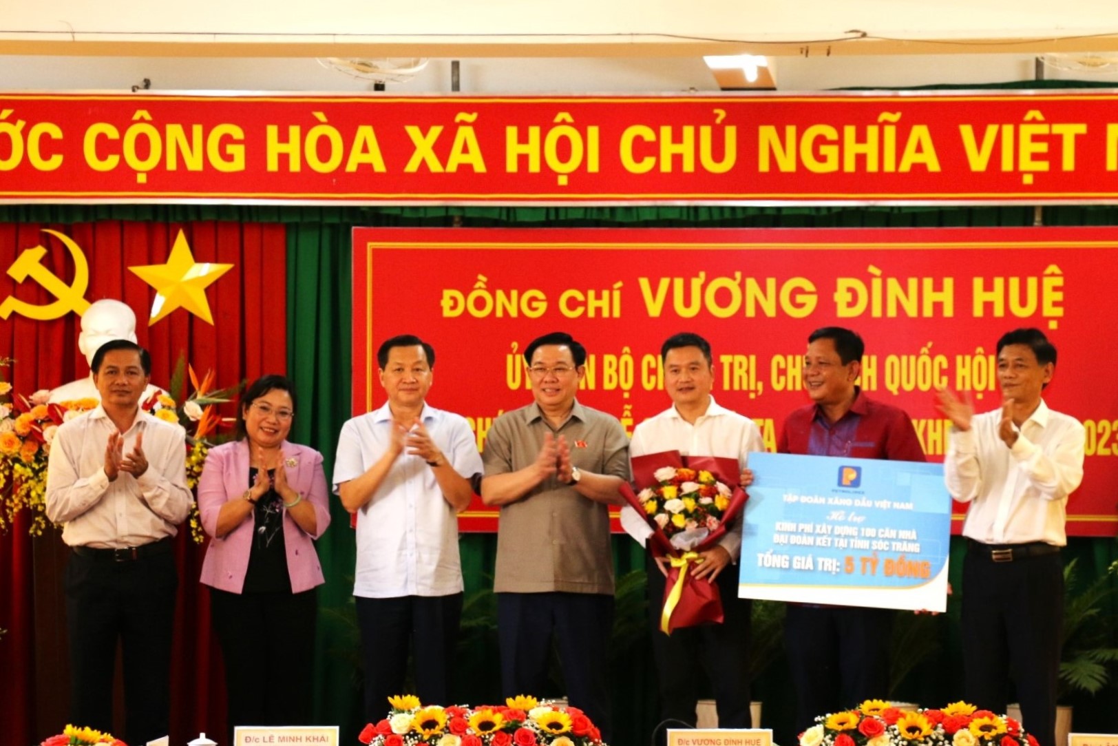 Petrolimex donates $612,000 to support housing projects for needy people in Can Tho, Hau Giang and Soc Trang