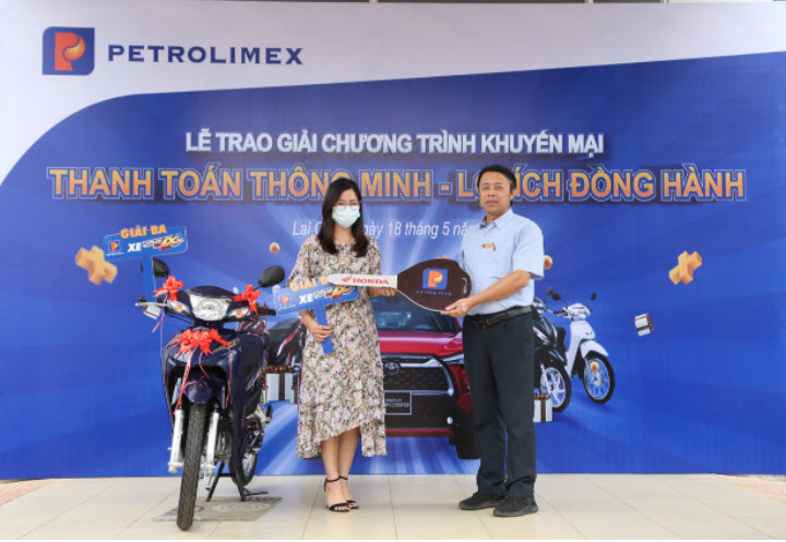 Petrolimex trao giải chương trình "Thanh toán thông minh - Lợi ích đồng hành" tại Lai Châu