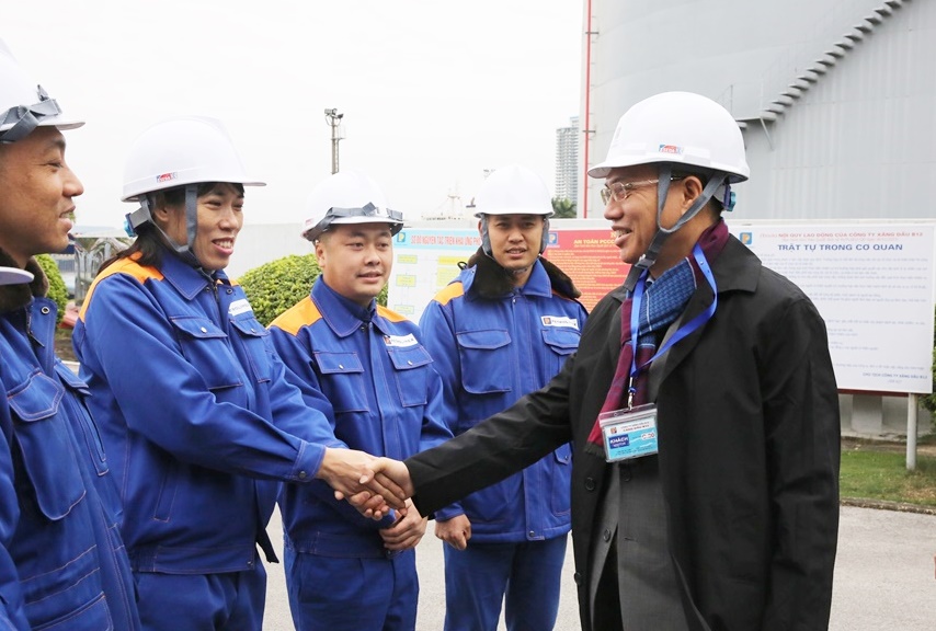 Phó Tổng Giám đốc Petrolimex kiểm tra công tác đảm bảo nguồn xăng dầu phục vụ Tết Nguyên đán Giáp Thìn 2024