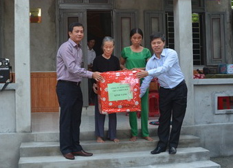 Petrolimex Thừa Thiên Huế trao Nhà tình nghĩa tặng bà Trần Thị Cháu