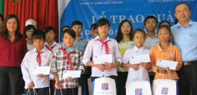 Petrolimex Yên Bái & Petrolimex Hà Nội tài trợ 15 hộ nghèo đặc biệt và 30 học sinh vượt khó xã Cát Thịnh