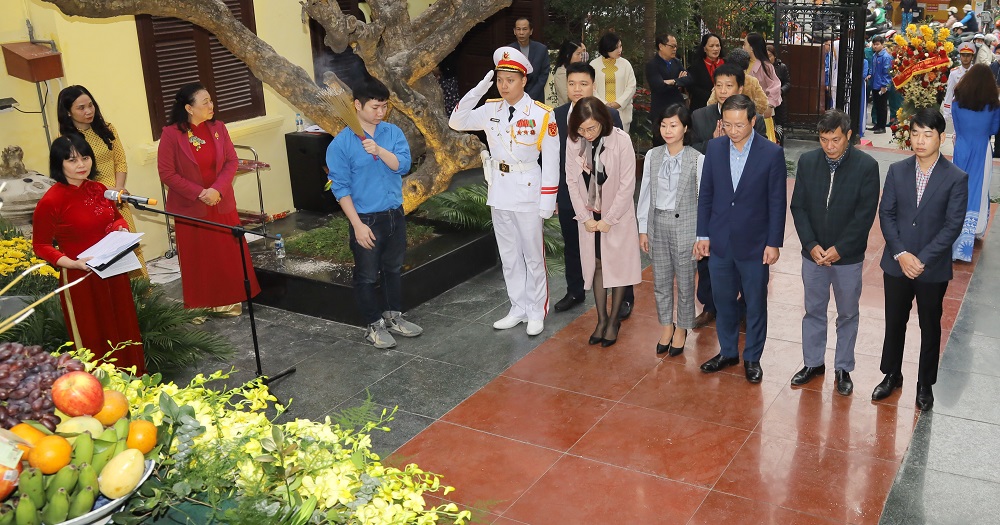 Petrolimex dâng hương kỷ niệm 50 năm chiến thắng Điện Biên Phủ trên không