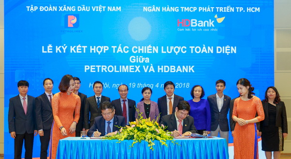 Petrolimex, HDBank sign strategic cooperation