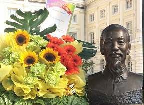 Flowers presentation on 69th anniversary of Independence and commemoration of President Ho Chi Minh
