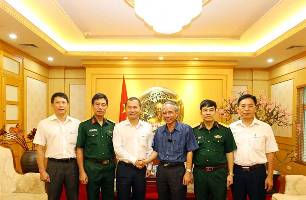 PLC thăm hỏi, hỗ trợ khách hàng truyền thống khắc phục khó khăn sau mưa lũ tại Quảng Ninh