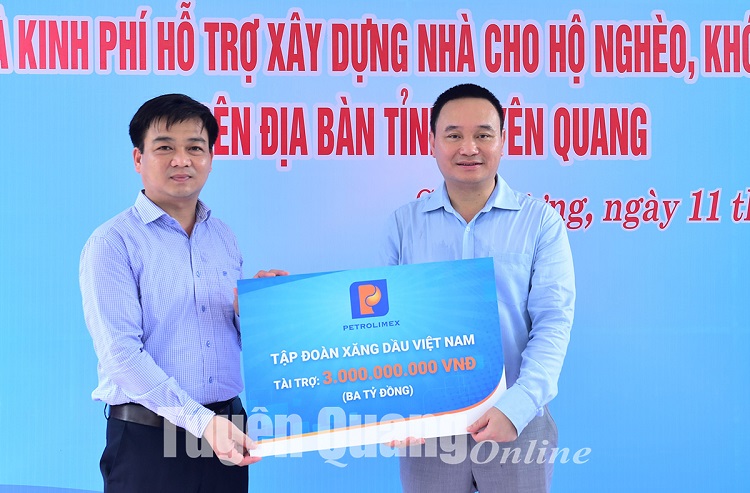 Petrolimex ủng hộ 3 tỷ đồng xây nhà tình nghĩa tại Tuyên Quang