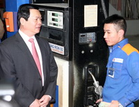 Tin ảnh: Bộ trưởng Bộ Công Thương Vũ Huy Hoàng thăm, chúc Tết, động viên CBCNV-NLĐ Petrolimex